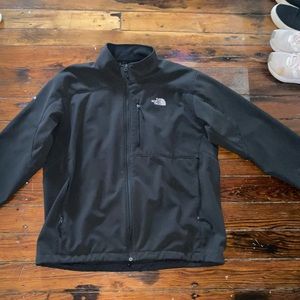 Men’s xxl north face, like new. Has a remy martin logo on the right shoulder